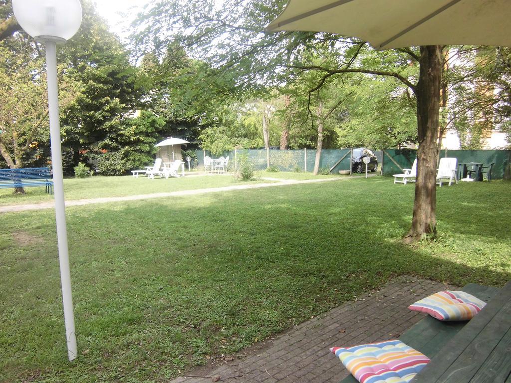 Casa Marialuigia - Appartamenti Solo Per Famiglie Lido di Jesolo Exterior foto